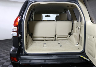 Подержанный автомобиль Toyota Land Cruiser Prado 2007 года (9 фото)