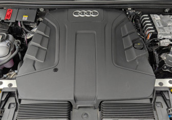 Подержанный автомобиль Audi Q7 2024 года (9 фото)