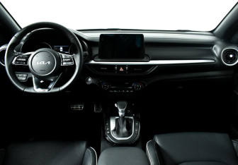 Подержанный автомобиль Kia Cerato Sedan 2022 года (10 фото)