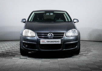 Подержанный автомобиль Volkswagen Jetta Sedan 2010 года (2 фото)