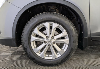 Подержанный автомобиль Nissan X-Trail 2017 года (18 фото)