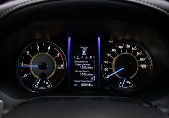 Подержанный автомобиль Toyota Fortuner 2018 года (14 фото)