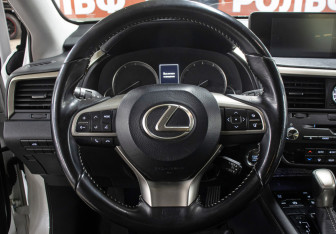 Подержанный автомобиль Lexus RX 2017 года (16 фото)