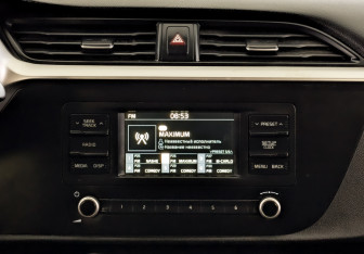 Подержанный автомобиль Kia Rio Hatchback 2021 года (15 фото)