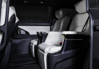 Подержанный автомобиль GAC M8 2023 года (12 фото)