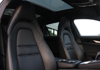 Подержанный автомобиль Porsche Panamera Wagon 2018 года (15 фото)
