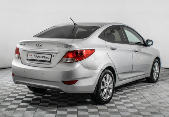 Подержанный автомобиль Hyundai Solaris Sedan 2012 года (5 фото)