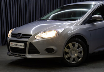 Подержанный автомобиль Ford Focus Hatchback 2012 года (19 фото)
