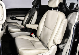 Подержанный автомобиль Kia Carnival 2019 года (12 фото)