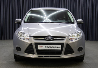 Подержанный автомобиль Ford Focus Hatchback 2012 года (2 фото)
