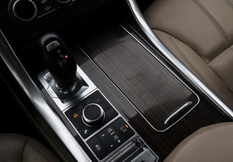 Подержанный автомобиль Land Rover Range Rover Sport 2015 года (12 фото)