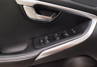 Подержанный автомобиль Volvo V40 Cross Country 2017 года (19 фото)