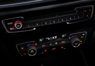 Подержанный автомобиль BMW X1 2020 года (16 фото)