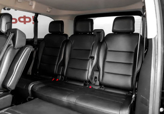 Подержанный автомобиль Peugeot Traveller 2018 года (11 фото)