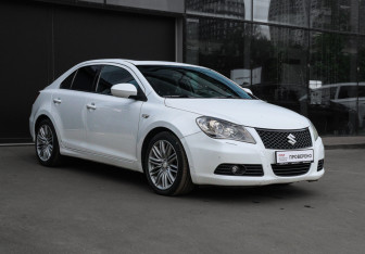 Подержанный автомобиль Suzuki Kizashi 2011 года (3 фото)