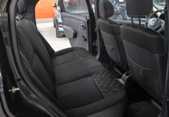 Подержанный автомобиль Renault Logan Sedan 2011 года (12 фото)