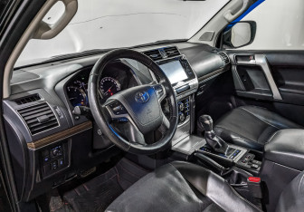 Подержанный автомобиль Toyota Land Cruiser Prado 2019 года (15 фото)