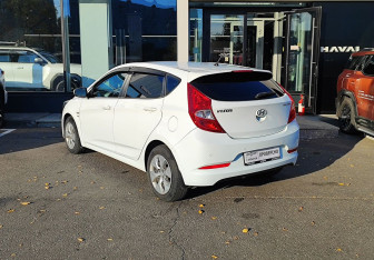 Подержанный автомобиль Hyundai Solaris Hatchback 2015 года (7 фото)