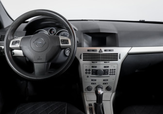 Подержанный автомобиль Opel Astra Wagon 2007 года (12 фото)