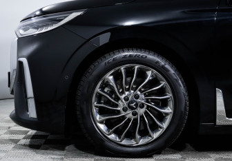 Подержанный автомобиль Voyah Dream 2023 года (15 фото)