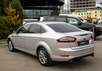 Подержанный автомобиль Ford Mondeo Sedan 2012 года (5 фото)