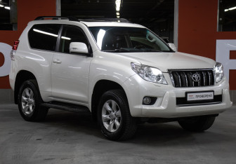 Подержанный автомобиль Toyota Land Cruiser Prado 2012 года (3 фото)