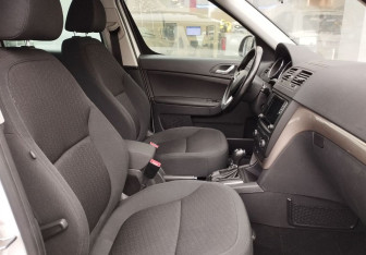 Подержанный автомобиль Skoda Yeti 2015 года (10 фото)