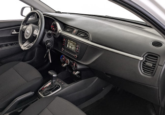 Подержанный автомобиль Kia Rio Sedan 2021 года (13 фото)