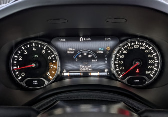 Подержанный автомобиль Jeep Renegade 2018 года (16 фото)