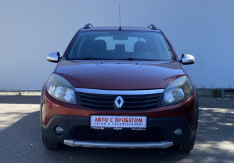 Подержанный автомобиль Renault Sandero 2014 года (2 фото)