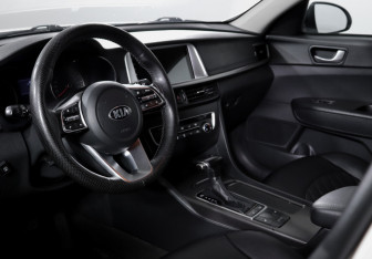 Подержанный автомобиль Kia Optima Sedan 2019 года (14 фото)