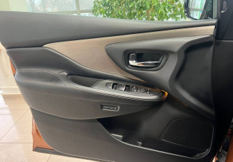 Подержанный автомобиль Nissan Murano Suv 2016 года (15 фото)