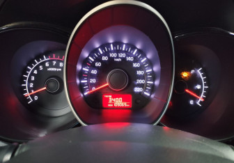 Подержанный автомобиль Kia Rio Sedan 2014 года (12 фото)