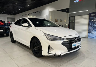 Подержанный автомобиль Hyundai Elantra Sedan 2019 года (3 фото)