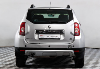 Подержанный автомобиль Renault Duster 2012 года (6 фото)