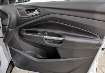 Подержанный автомобиль Ford Kuga 2017 года (24 фото)