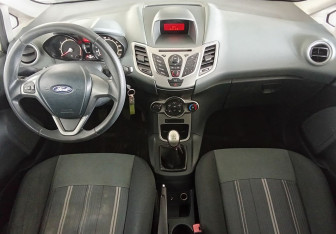 Подержанный автомобиль Ford Fiesta Hatchback 2008 года (9 фото)