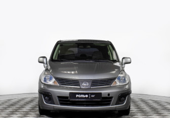 Подержанный автомобиль Nissan Tiida Hatchback 2008 года (2 фото)