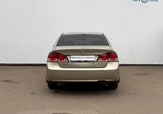 Подержанный автомобиль Honda Civic Sedan 2007 года (6 фото)