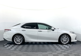 Подержанный автомобиль Toyota Camry Sedan 2018 года (4 фото)