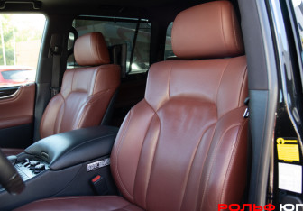 Подержанный автомобиль Lexus LX 2018 года (14 фото)