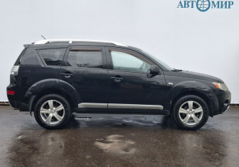 Подержанный автомобиль Mitsubishi Outlander 2008 года (4 фото)