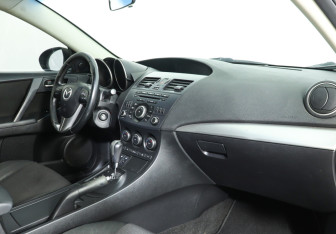 Подержанный автомобиль Mazda 3 Hatchback 2011 года (9 фото)
