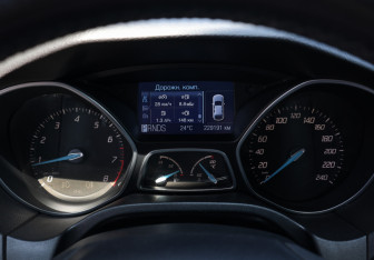 Подержанный автомобиль Ford Focus Hatchback 2012 года (13 фото)