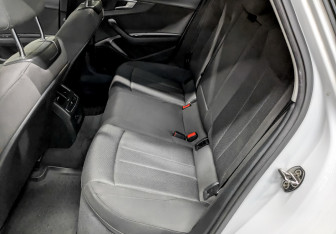 Подержанный автомобиль Audi A4 Sedan 2019 года (12 фото)