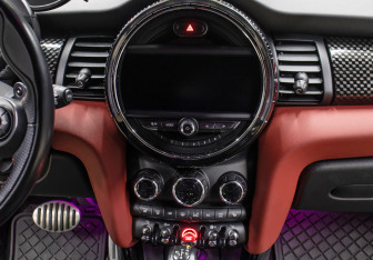 Подержанный автомобиль MINI Hatch 2016 года (16 фото)