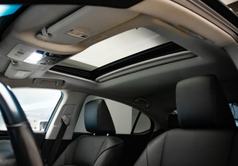 Подержанный автомобиль Lexus ES 2020 года (32 фото)