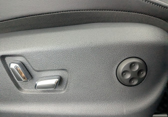 Подержанный автомобиль Hongqi HS5 2024 года (28 фото)