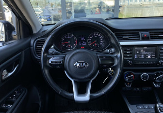 Подержанный автомобиль Kia Rio Sedan 2018 года (14 фото)