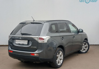 Подержанный автомобиль Mitsubishi Outlander 2014 года (5 фото)